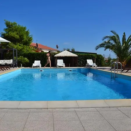 Sea La Vie With Pool