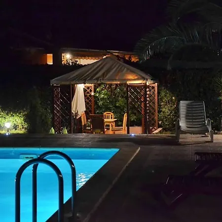 Sea La Vie With Pool *